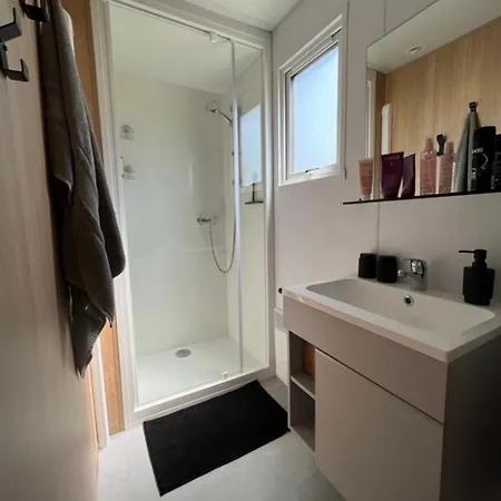 Mobil Climatise Tres Recent Confort 6 Personnes Campsite *